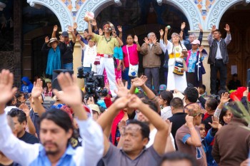 Contra El Despojo Resistir Desde La Alegr A Y La Hermandad De Los